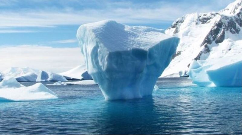 Dünyanın En Büyük Buz Dağı Eriyor