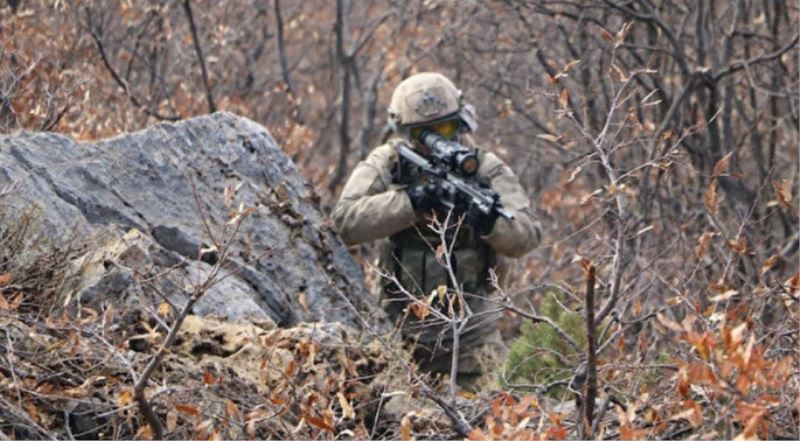 Kahraman Türk Askerleri Taciz Ateşi Açan Teröristleri Etkisiz Hale Getirdi